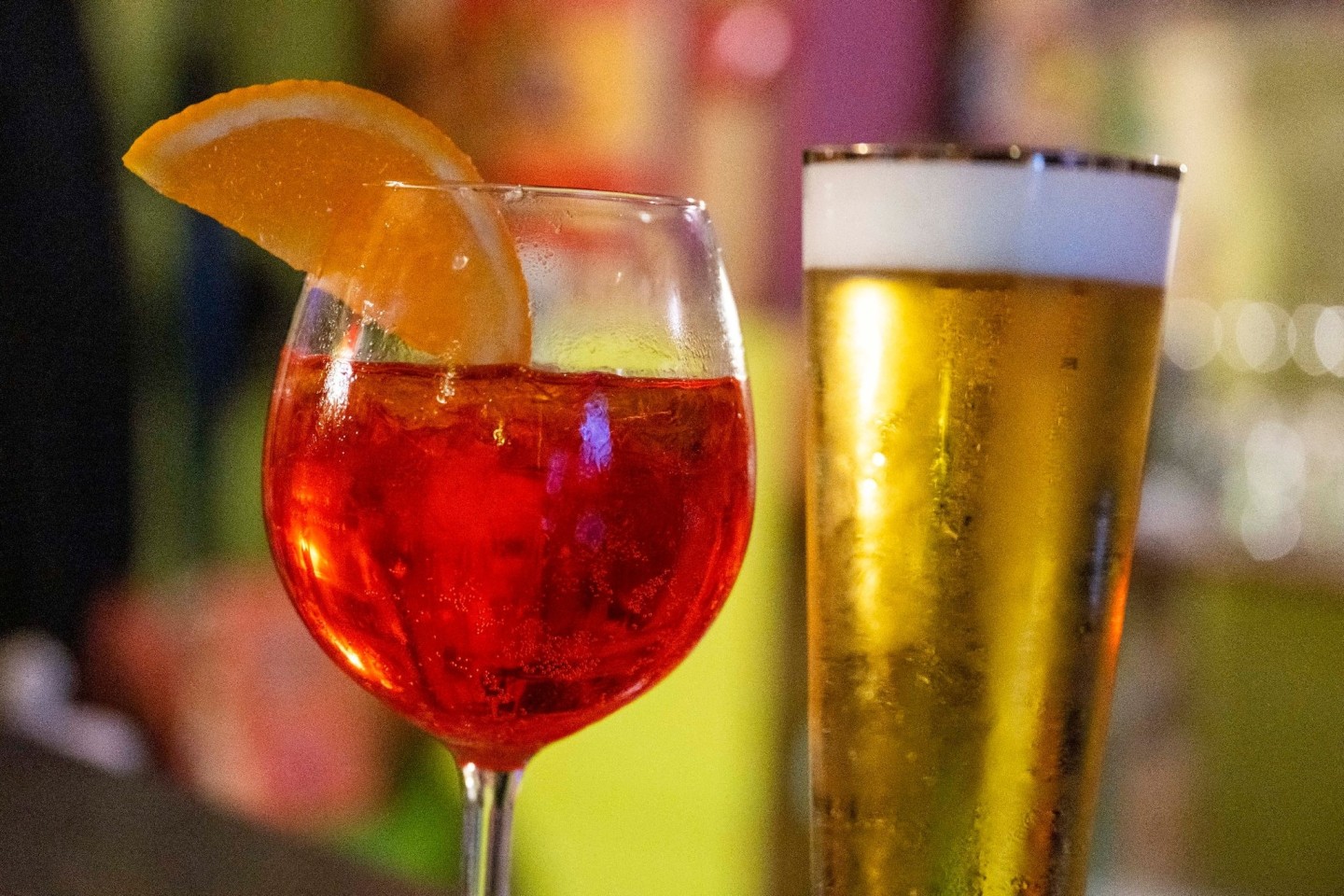 Den Aperol Spritz und das alkoholfreie Bier wird man in diesem Sommer sicherlich häufiger in Biergärten und Café-Terrassen sehen.