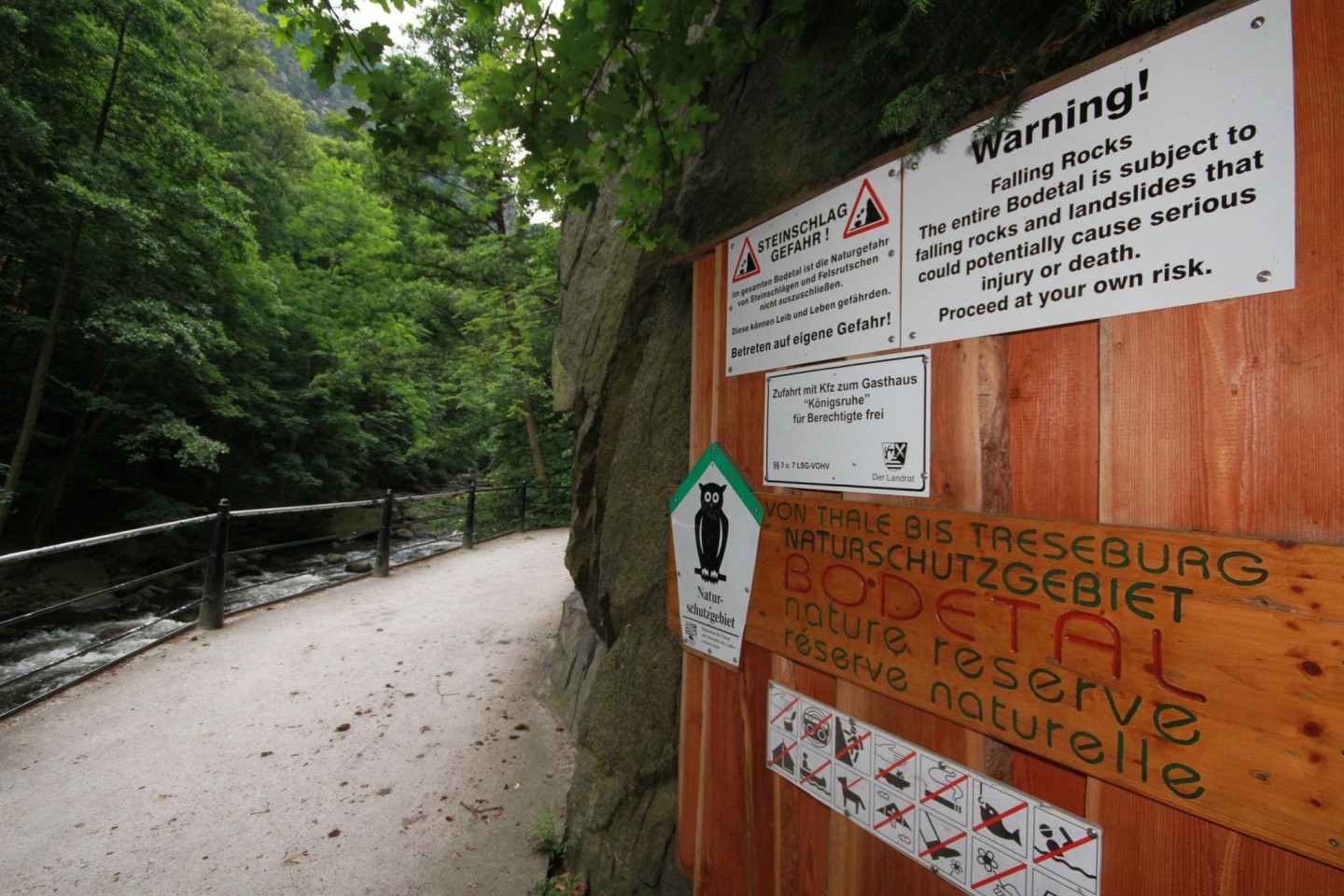 Warnhinweise zwischen Thale und Treseburg. Am Freitagnachmittag war auf dem Wanderweg ein Mann tödlich verunglückt.